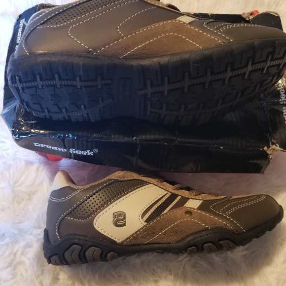 Boys Dream Seek Sneakers ♡ - Picture 2 of 6